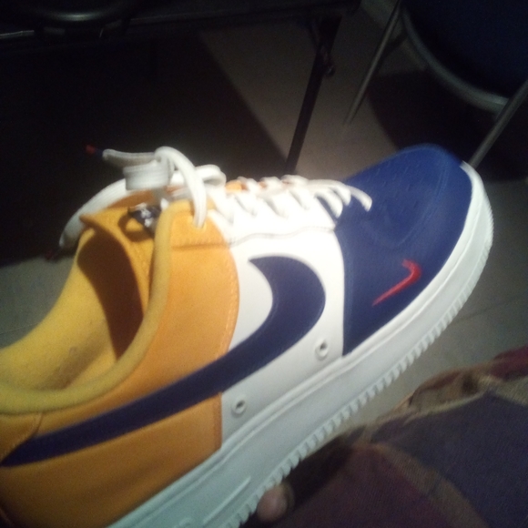 Nikes - Picture 3 of 6